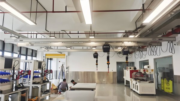 股鑫所 智能提升机如何提升效率？功能与场景解析